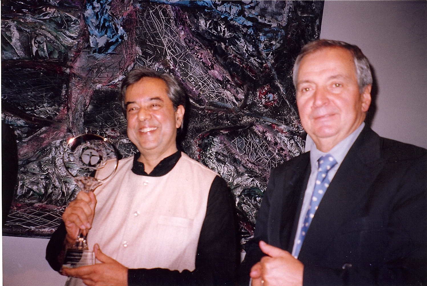 Receiving UN Sasakawa Prize from Klaus Toepfer NYC 2002.jpg